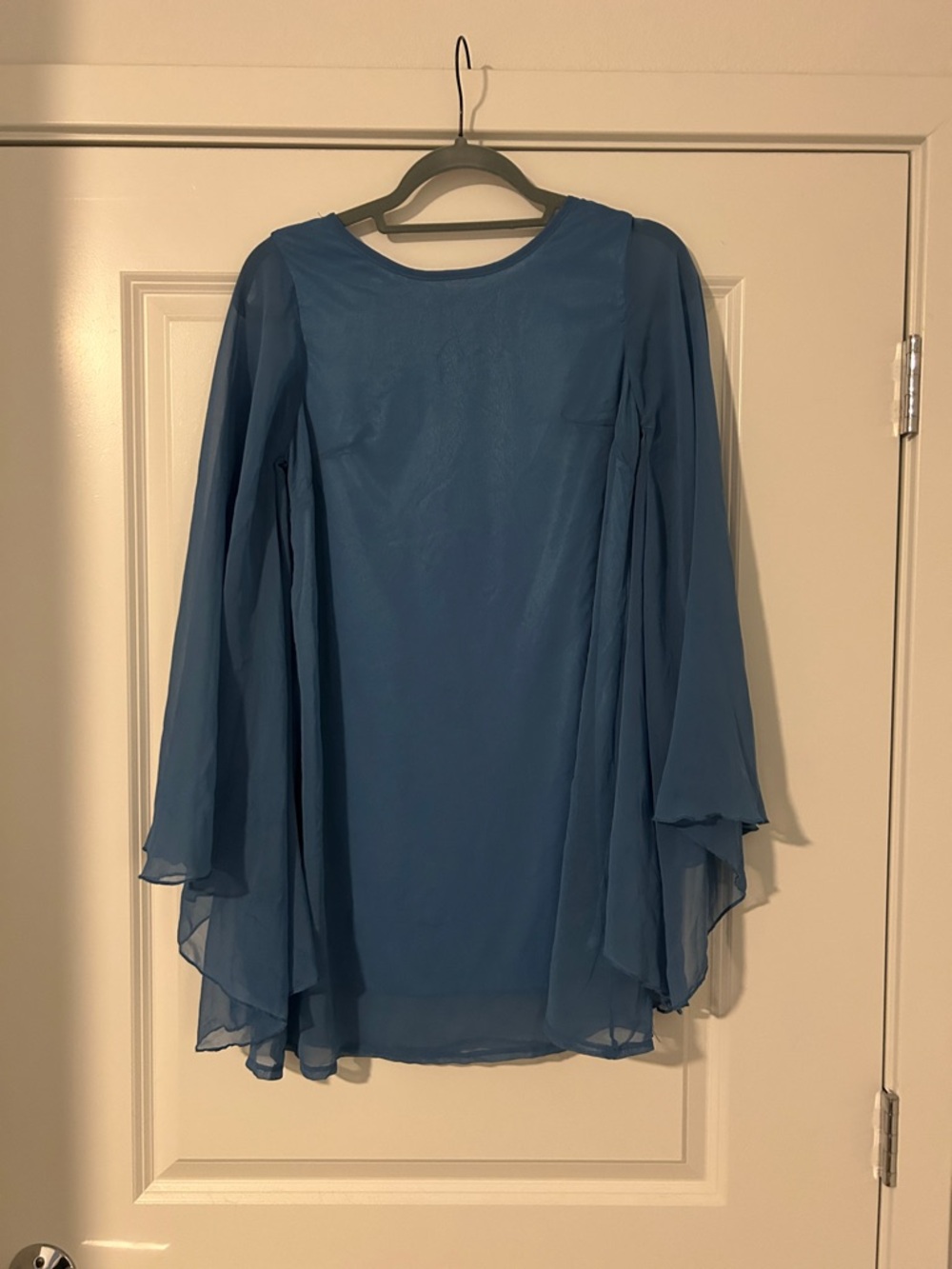 Elegant Blue Long-Sleeve Chiffon Dress